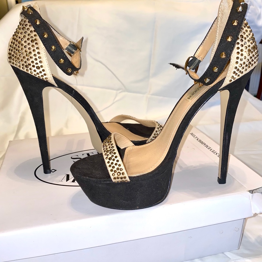 Steve Madden REALITY platform sandal heel. Size 8